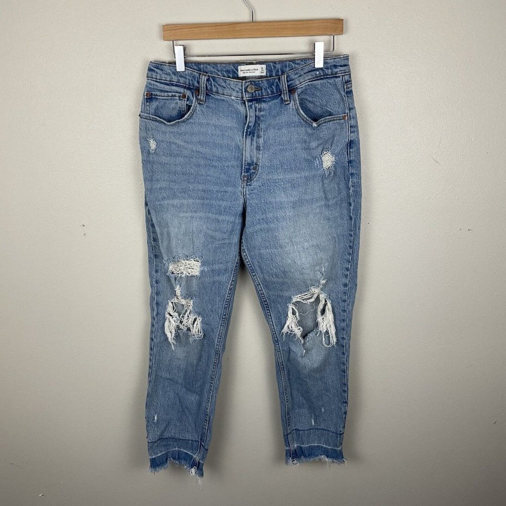 Abercrombie & Fitch High Rise Mom Jeans Size 32/14 Distressed Raw Hem Light Wash